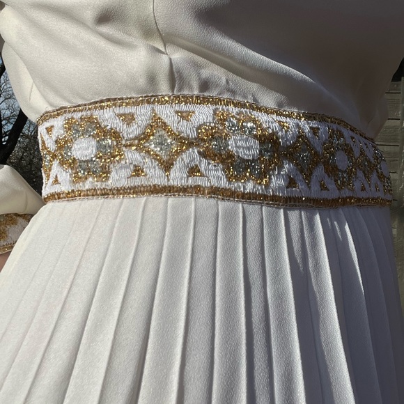 Authentic Late 60’s Early 70’s Vintage White Pleated Dress - Picture 3 of 13